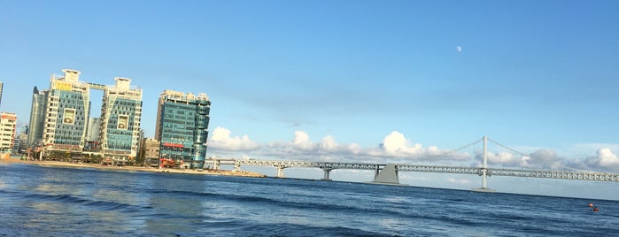 Gwangalli Beach is one of JulienFさんのお気に入りスポット.