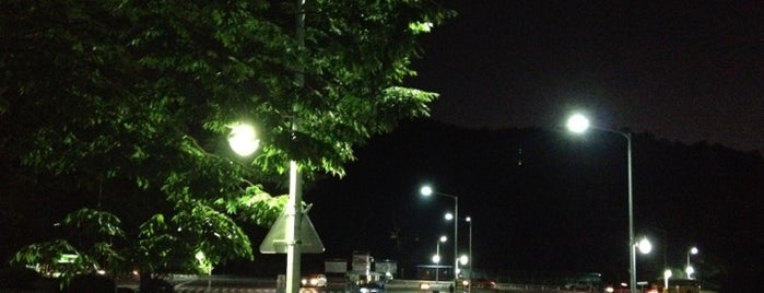 Seoul National University Main Gate is one of สถานที่ที่ Kyusang ถูกใจ.