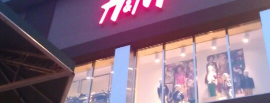 H&M is one of Elisa : понравившиеся места.