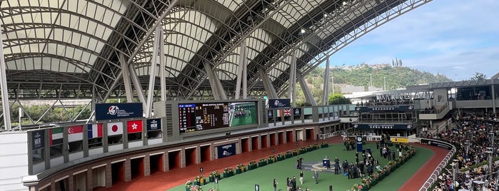 Sha Tin Racecourse is one of Lugares favoritos de Kitty.