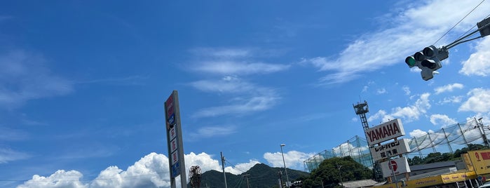 三代交差点 is one of 道路.