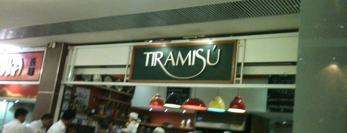 Tiramisú is one of สถานที่ที่บันทึกไว้ของ Fabio.