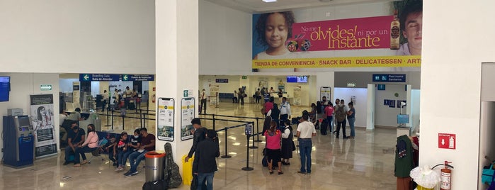 Aeropuerto Internacional de Tapachula (TAP) is one of Tempat yang Disukai Daniel.
