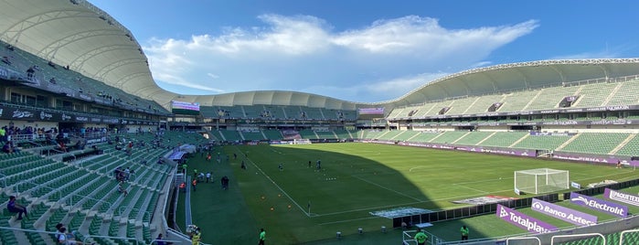 Estadio De Fútbol El Kraken is one of Tempat yang Disukai Daniel.