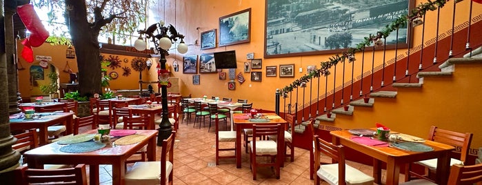Restaurante Nailah is one of สถานที่ที่ Daniel ถูกใจ.