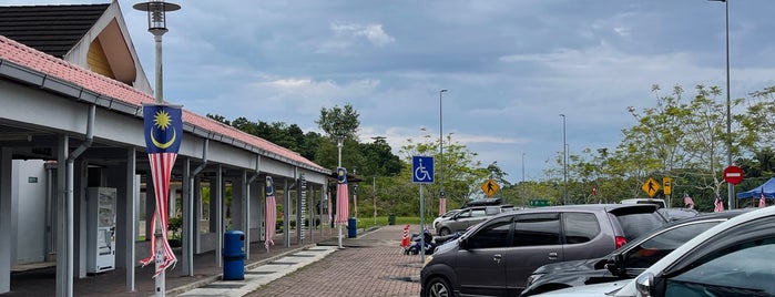Hentian Sebelah Bukit Besi is one of Dinos 님이 좋아한 장소.