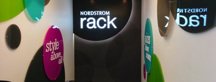 Nordstrom Rack is one of Lieux qui ont plu à William.
