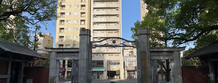 University of Tokyo Main Gate is one of Tokyoite.