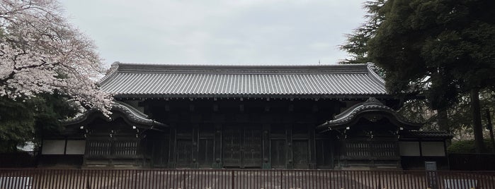 Gate of the Inshu-Ikeda Residence (Black Gate) is one of 上野アメ横御徒町♪(^q^).