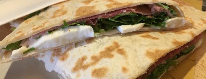 Kalamaro Piadinaro is one of Street Food Revolution in Rome.