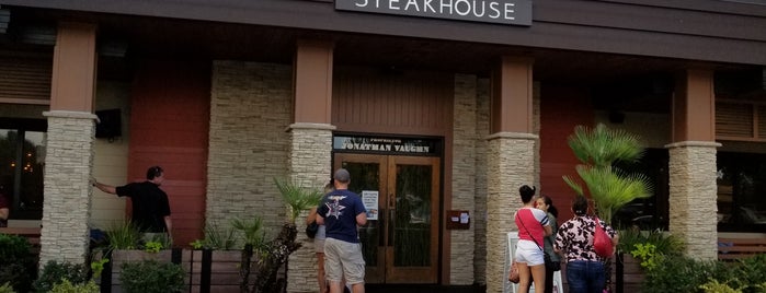 Outback Steakhouse is one of Locais curtidos por Caroline 🍀💫🦄💫🍀.