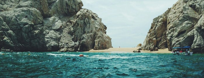 Lover's Beach is one of สถานที่ที่ Araceli ถูกใจ.