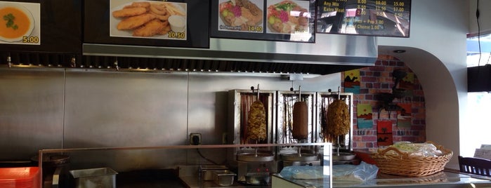 Shawarma And Falafel City is one of สถานที่ที่ Joshua ถูกใจ.