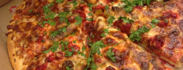 Grigore's Pizza is one of Lieux qui ont plu à Dan.