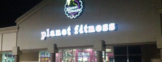Planet Fitness is one of สถานที่ที่ Rita ถูกใจ.