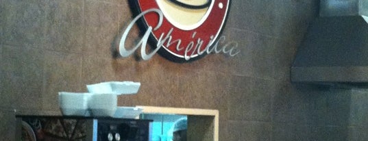 Café América is one of Tempat yang Disukai Michael.