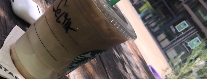 Starbucks is one of В Париже.