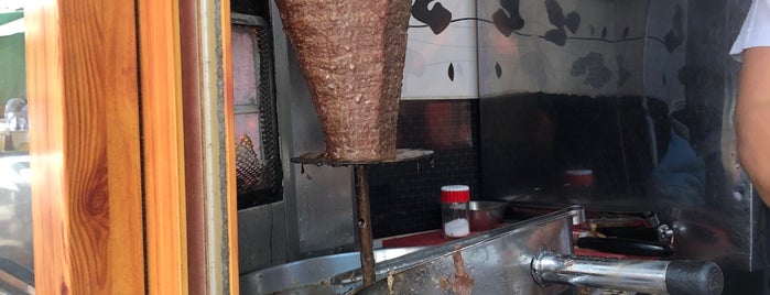 Dönertaş Kebap Salonu is one of İzmir yakınından geçersen dene.