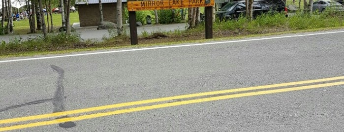 Mirror lake park is one of สถานที่ที่ Dennis ถูกใจ.