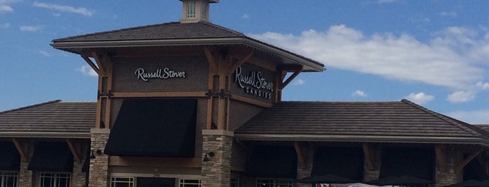Russell Stover Factory Outlet is one of Lugares favoritos de Kevin.