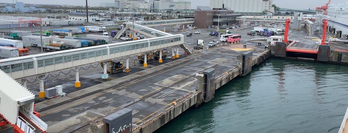 苫小牧西港フェリーターミナル is one of 公共交通.