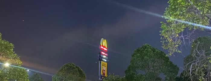 McDonald's & McCafé is one of Condomium Bintang Mas.
