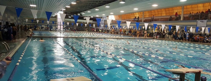 Arundel Olympic Swim Center is one of สถานที่ที่ Rob ถูกใจ.