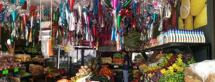 Fruteria del Valle is one of Posti che sono piaciuti a Isra.