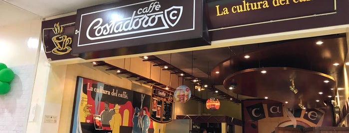 Castadow Caffe is one of Lugares favoritos de Farouq.