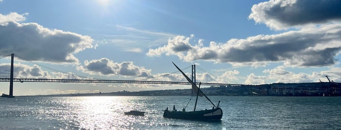 Atira-te ao rio is one of Lisbon.