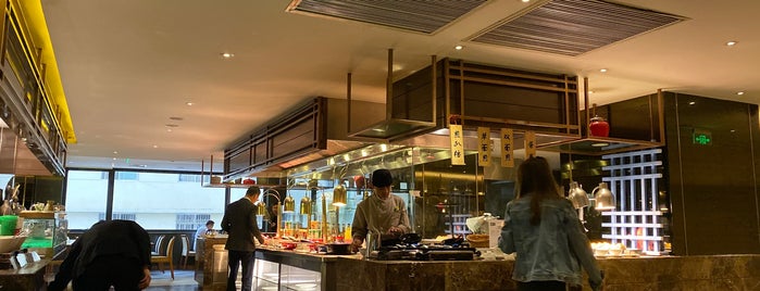 Holiday Inn Kunming City Centre is one of Lugares favoritos de Ellen.