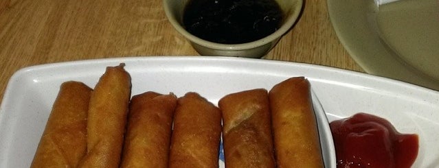 Little Manila Lumpia House is one of Lugares favoritos de Taylor.