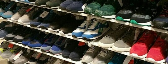 Reebok Outlet is one of Posti che sono piaciuti a Ayşe.