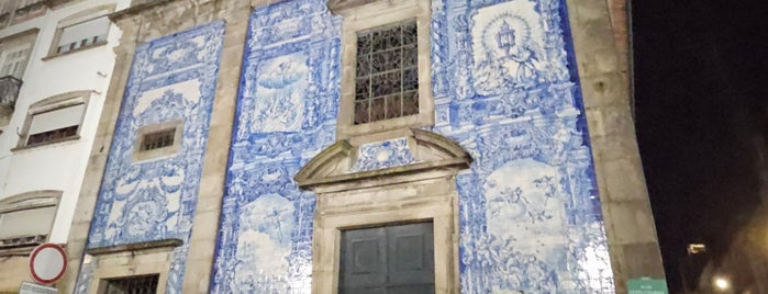 Capela das Almas is one of Porto Sights.