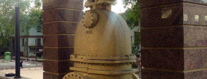 Памятник водопроводной задвижке is one of Lieux sauvegardés par Ksu.