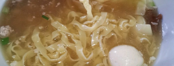 亞木潮州粿條湯 Ah Bok Teochew Kway Tiao Soup is one of Locais salvos de Ian.