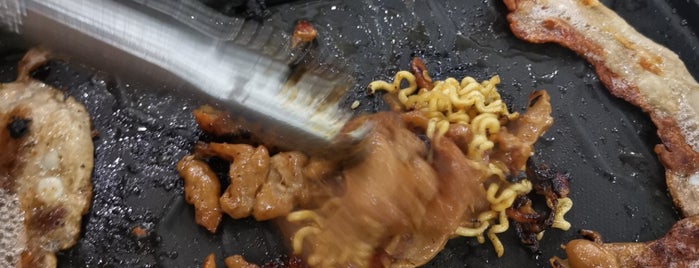 Ssik Sin (God of Food) Korean BBQ Buffet is one of Lugares favoritos de Jeffrey.