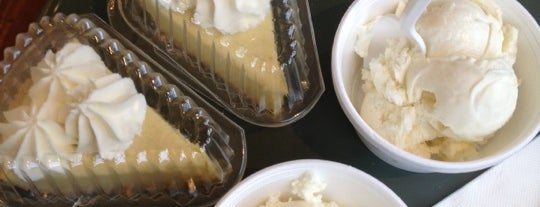Kermit's Key Lime Pie is one of สถานที่ที่ h ถูกใจ.
