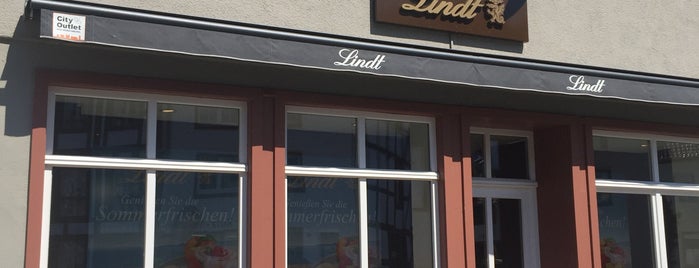 Lindt is one of สถานที่ที่ Marc ถูกใจ.