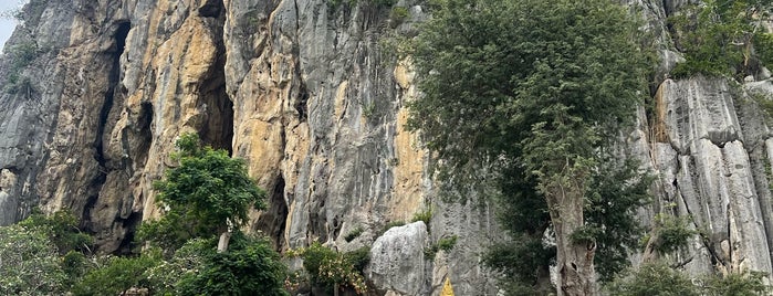 วัดถ้ำเขาย้อย is one of Trip Chaam 2021.