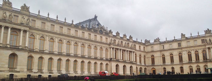 Palácio de Versalhes is one of Locais curtidos por Cameron.