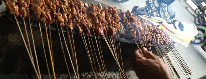 Sate Ayam "Podo Moro" is one of hidden location.