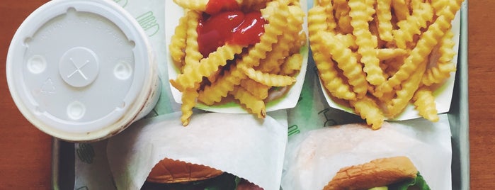 Shake Shack is one of Locais curtidos por Mohammed.