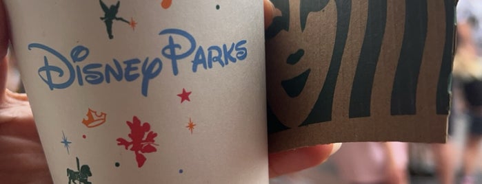 Main Street Bakery (feat. Starbucks) is one of DisneyWorld 2019.