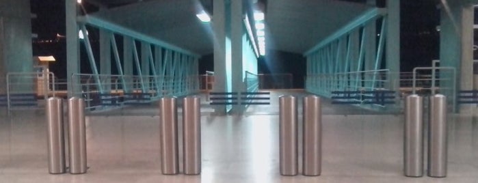 Terminal Fluvial do Terreiro do Paço is one of Lugares guardados de Fabio.