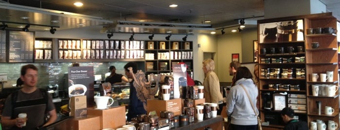Starbucks is one of Lugares guardados de Miguel.