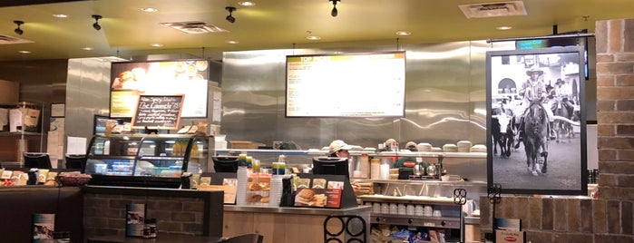 Jason's Deli is one of Paulさんのお気に入りスポット.
