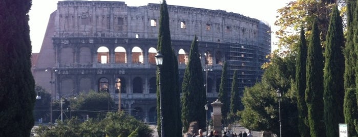 Parco del Colle Oppio is one of Rome for friends.