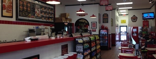 Firehouse Subs is one of Tempat yang Disukai Jeanne.