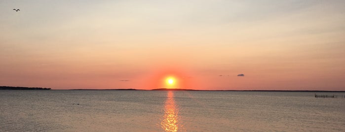 Sunset Beach, North Haven is one of Locais curtidos por Joseph.